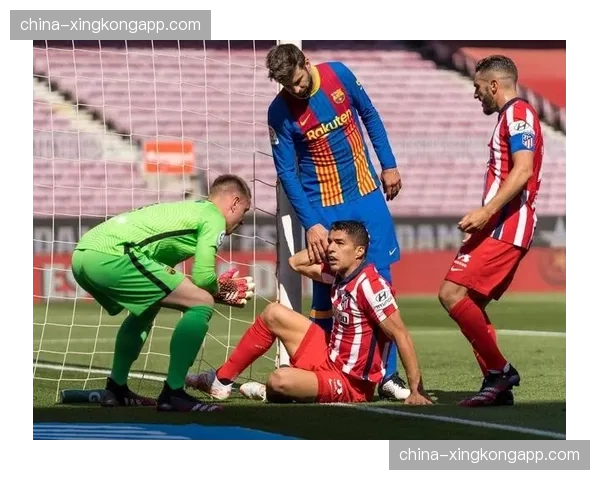 巴萨训练课重点演练:丢球后5秒内的反抢与落位 巴萨训练课重点演练:丢球后5秒内的反抢与落位